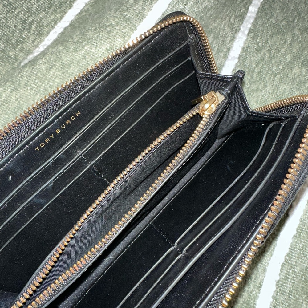 Tory Burch Black Quilted Leather Wallet - Picture 6 of 7